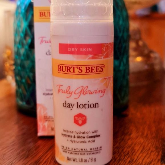 Burt's Bees Truly Glowing Day Lotion for Dry Skin - 1.8oz NIB!